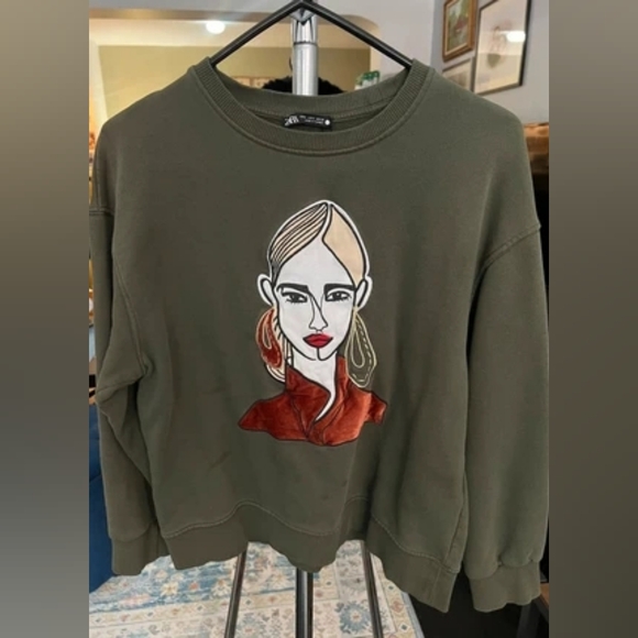 Zara Sweaters - Zara Olive Sweatshirt with Artistic Face Design